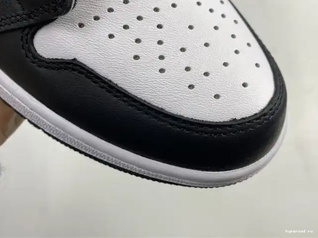 555088-010 Jordan (2014) Black 1 Retro Air White 0417